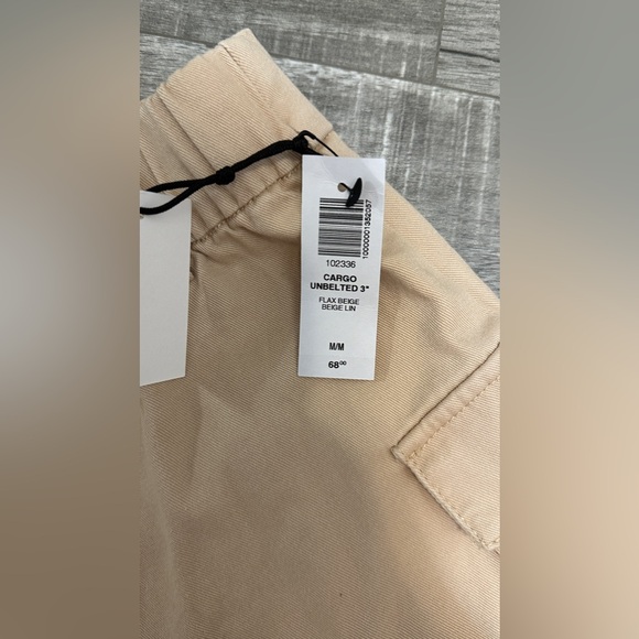 Aritzia cargo unbelted 3” shorts - Medium - Picture 4 of 4